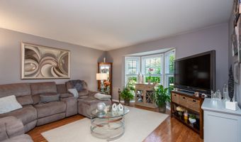 541 N 4th Ave, Addison, IL 60101