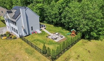 37 Hemlock Dr, Ayer, MA 01432