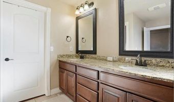 912 Stephanie Ln, Altus, OK 73521