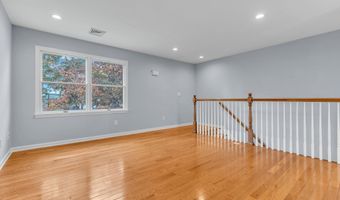 575 Clinton Ave, Belford, NJ 07718