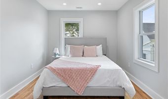 13 Carey St, Newport, RI 02840