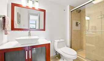 3625 N Country Club Dr 1210, Aventura, FL 33180