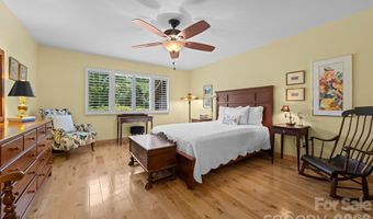4 Governors Way, Asheville, NC 28804