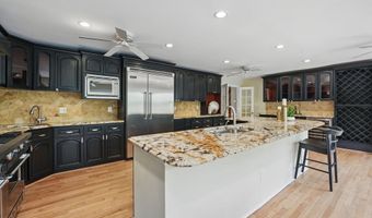 8121 BRIAR CREEK Dr, Annandale, VA 22003