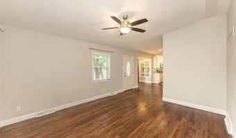 250 Sunset Dr, Ballwin, MO 63011
