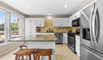 1658 PINEWIND Dr, Alburtis, PA 18011