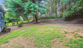 132 N GLADDEN St N, Alexandria, VA 22304
