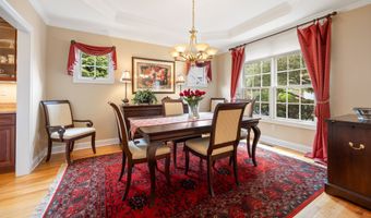 13 Stonegate Cir, Cheshire, CT 06410