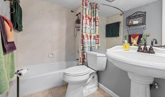 1026 Kehrs Mill Rd 4, Ballwin, MO 63011