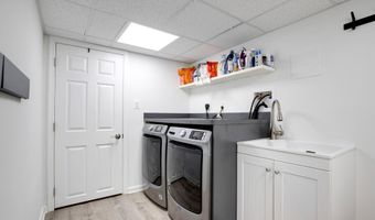 8217 CINDY Ln, Bethesda, MD 20817
