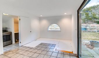 28 Pepperidge Ln, Amagansett, NY 11930