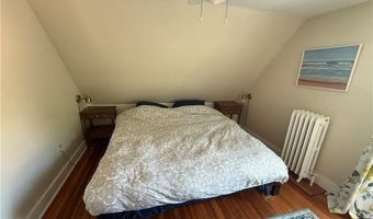 28 Calvert St 3, Newport, RI 02840