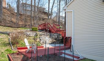 23 Fleetwood Dr, Danbury, CT 06810