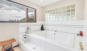 735 Del Valle Dr, Fallbrook, CA 92028