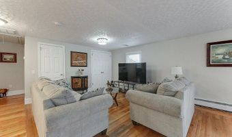 7 Wilbur Ave, Newport, RI 02840