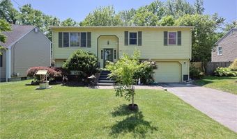 52 Urquhart St, Cranston, RI 02920