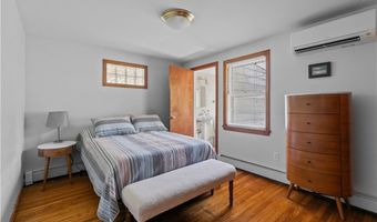 61 Richmond St, Bristol, RI 02809