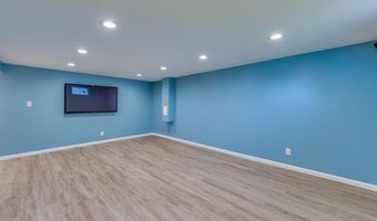 382 Cedar Run Dr, Ballwin, MO 63021