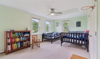 2 Winsome Lea Rd, Falmouth, ME 04105