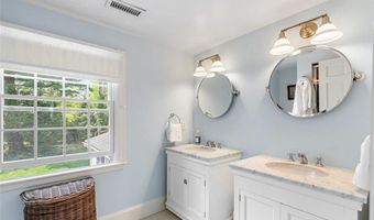 11 Harbour Rd, Barrington, RI 02806