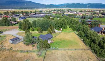 68 KELLY Ln, Alpine, WY 83128