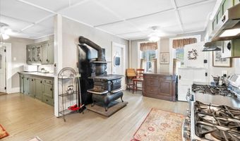 5 Greenhouse Ln, Bradford, NH 03221