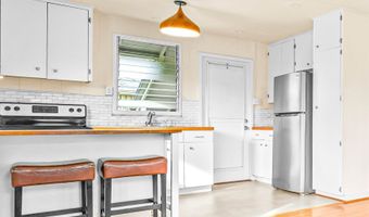 691 Kihapai St B, Kailua, HI 96734