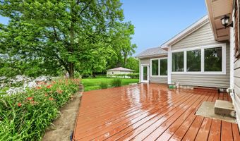 17 Willow St, Algonquin, IL 60102