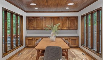 410 Greentree Ln NE, Ada, MI 49301