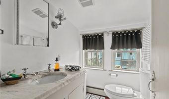 11 Cross St, Newport, RI 02840