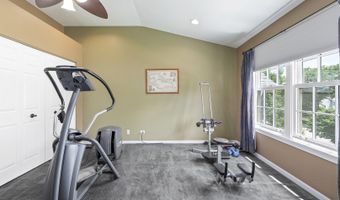 2320 Barrett Dr, Algonquin, IL 60102