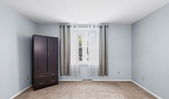 5 Woodside Dr, Albany, NY 12208