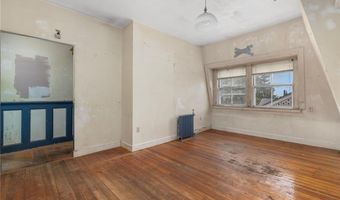 36 Ayrault St, Newport, RI 02840