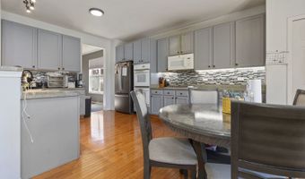 9 Lake Plumleigh Ct, Algonquin, IL 60102