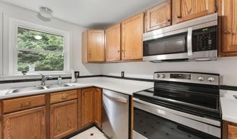 2 Cortland Cir, Bangor, ME 04401