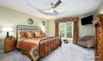 37 New Cross N, Asheville, NC 28805
