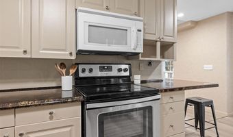 1108 E 3rd St, Anamosa, IA 52205