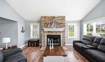 1280 Surfside Cir, Aurora, OH 44202