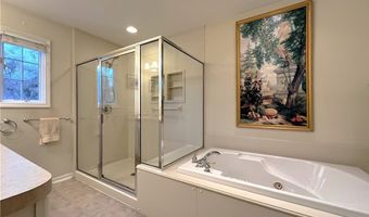 39 Wickendon Ct, Amherst, NY 14221