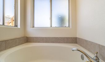 208 SWIRE HEIGHTS Dr, Aztec, NM 87410