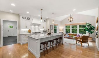 32 Settlers Ct, Bedford, NH 03110