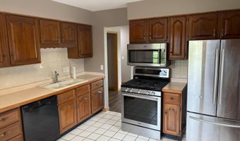 204 7TH St W, Andalusia, IL 61232