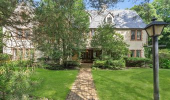 13 Serpentine Dr, Middletown, NJ 07748