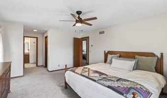 8906 138th Street Ct, Apple Valley, MN 55124