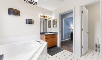 14 Brittany Dr, Bayville, NJ 08721
