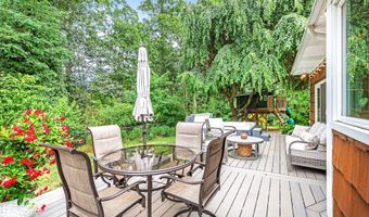 30 Packard Dr, Middletown, NJ 07748