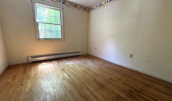 142 Pine Cir, Bennington, VT 05201