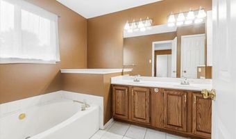 208 Kylewood Ct, Ballwin, MO 63021