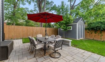 414 N MONROE St, Arlington, VA 22201