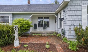 14 Lakeshore Dr, Belgrade, ME 04918